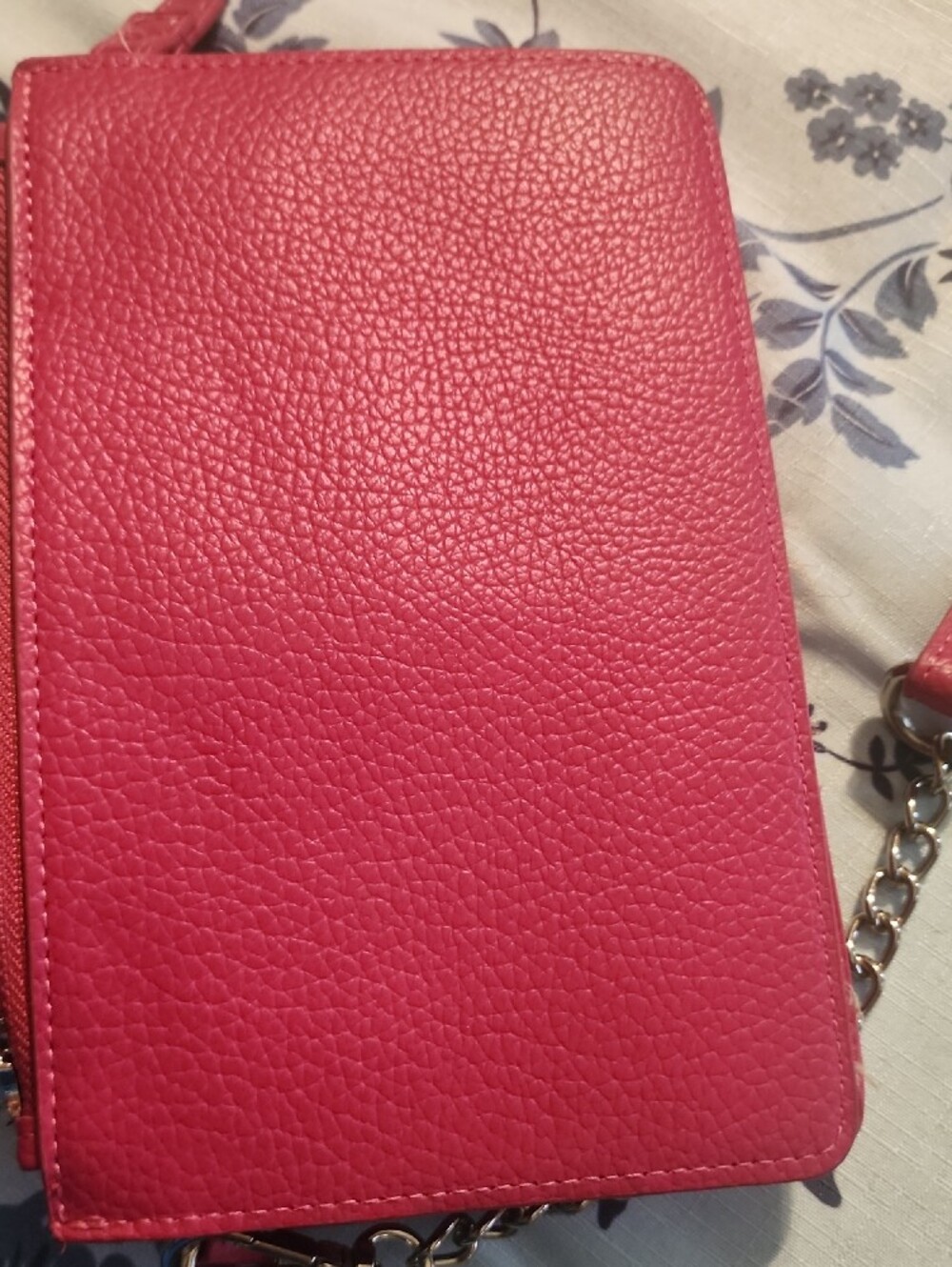 Steve Madden Hot Pink Crossbody Wallet with Gold Hardware - Picture 5 of 6